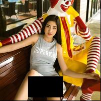 sexy mcdonalds girl
